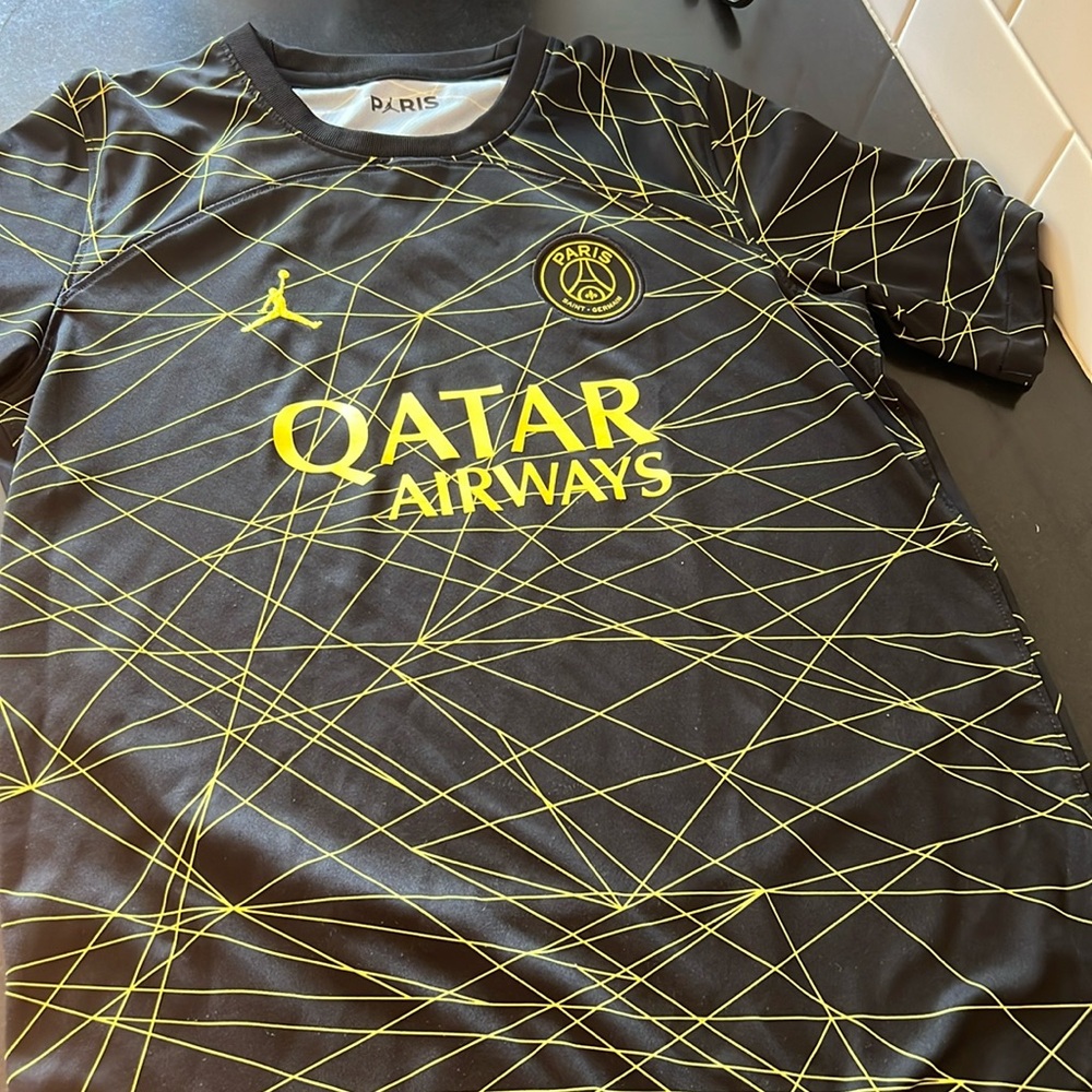 Youth XL PSG jersey. Nike.